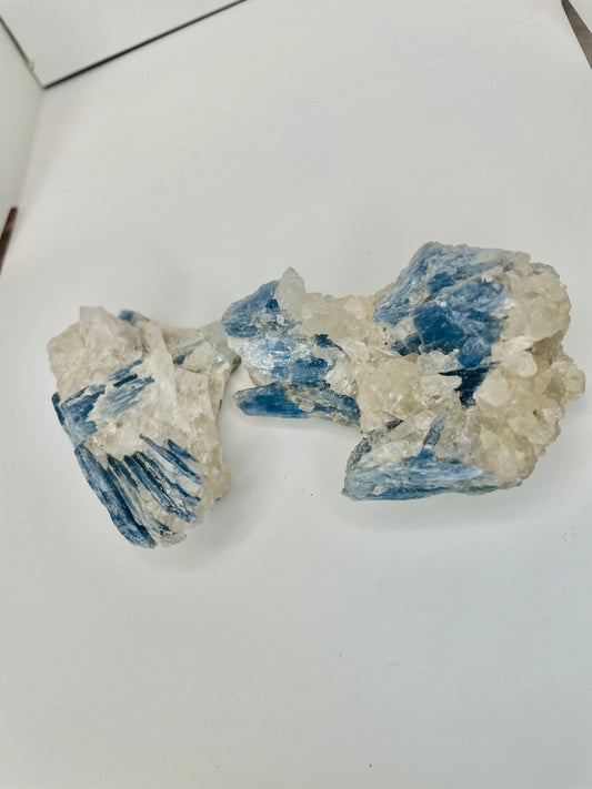 Blue kyanite