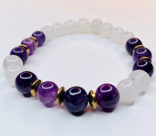 Amethyst 💜 and white jade 🤍Gemstone Beaded Bracelet!